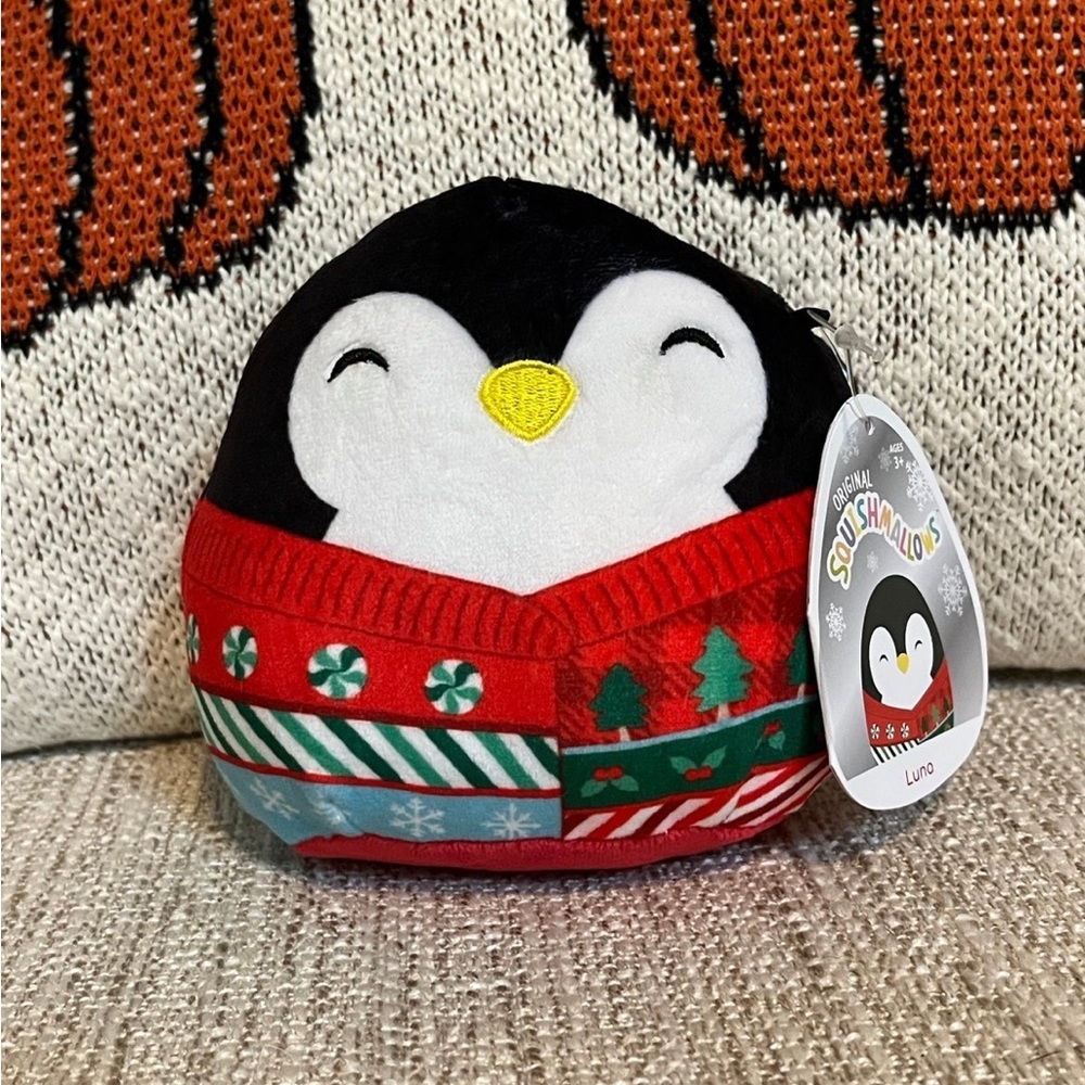 NWT 4.5" Luna the Penguin Christmas Squishmallow